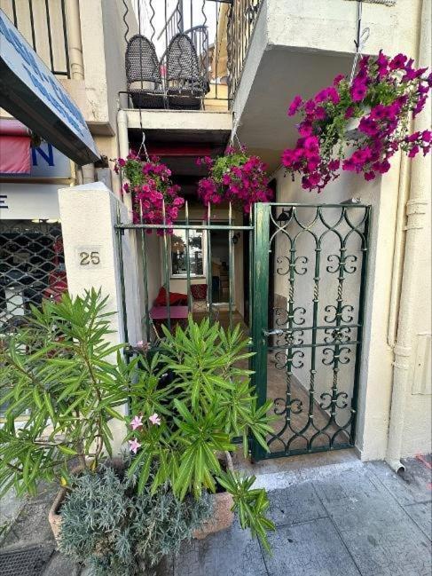 Crew Key West Hostel Antibes Buitenkant foto